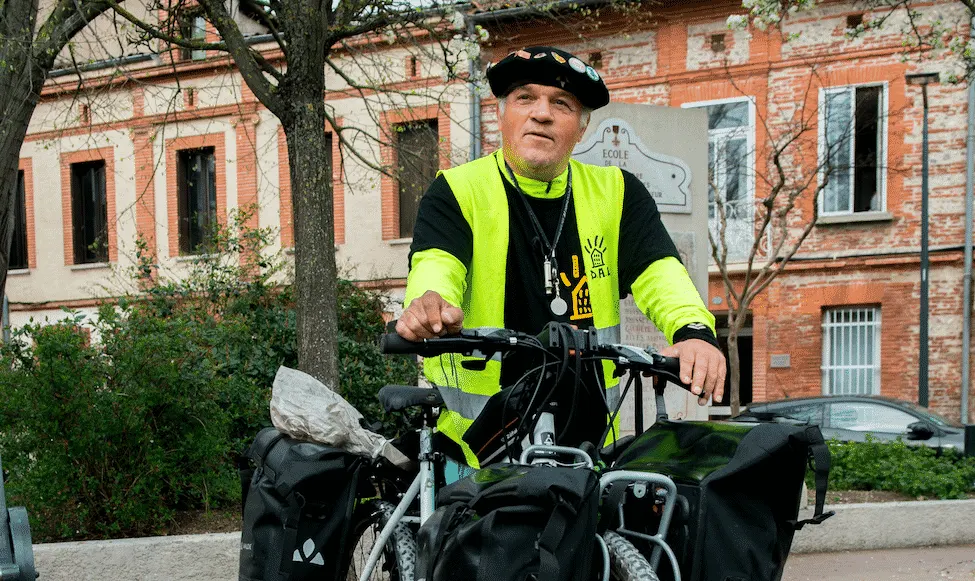 Sous la tente et en vélo pour soutenir les sans-abris
